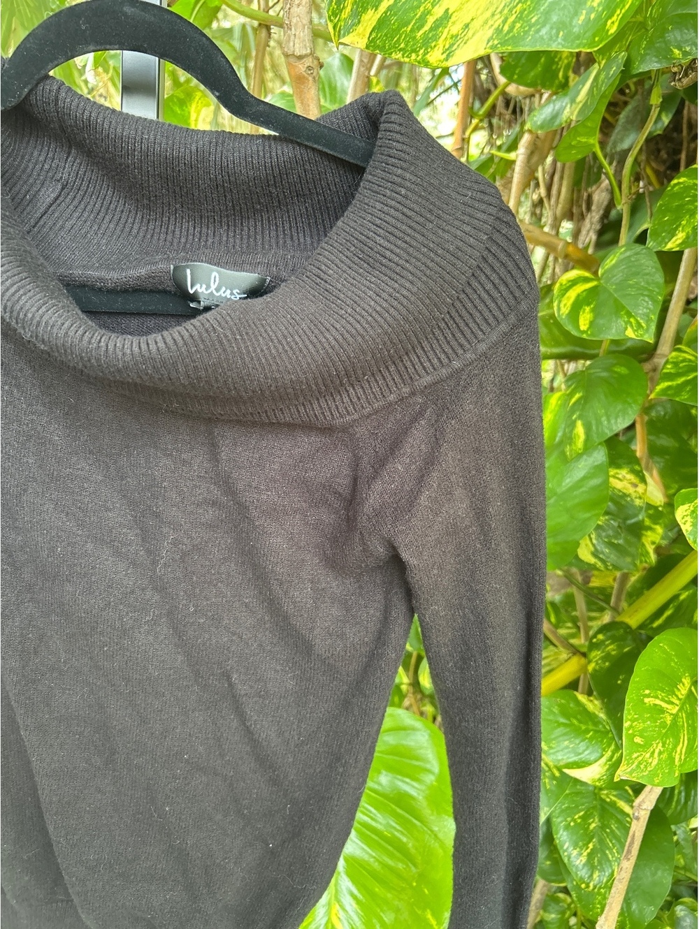 Lulus Black Cowl Neck Pullover Sweater Size Small
